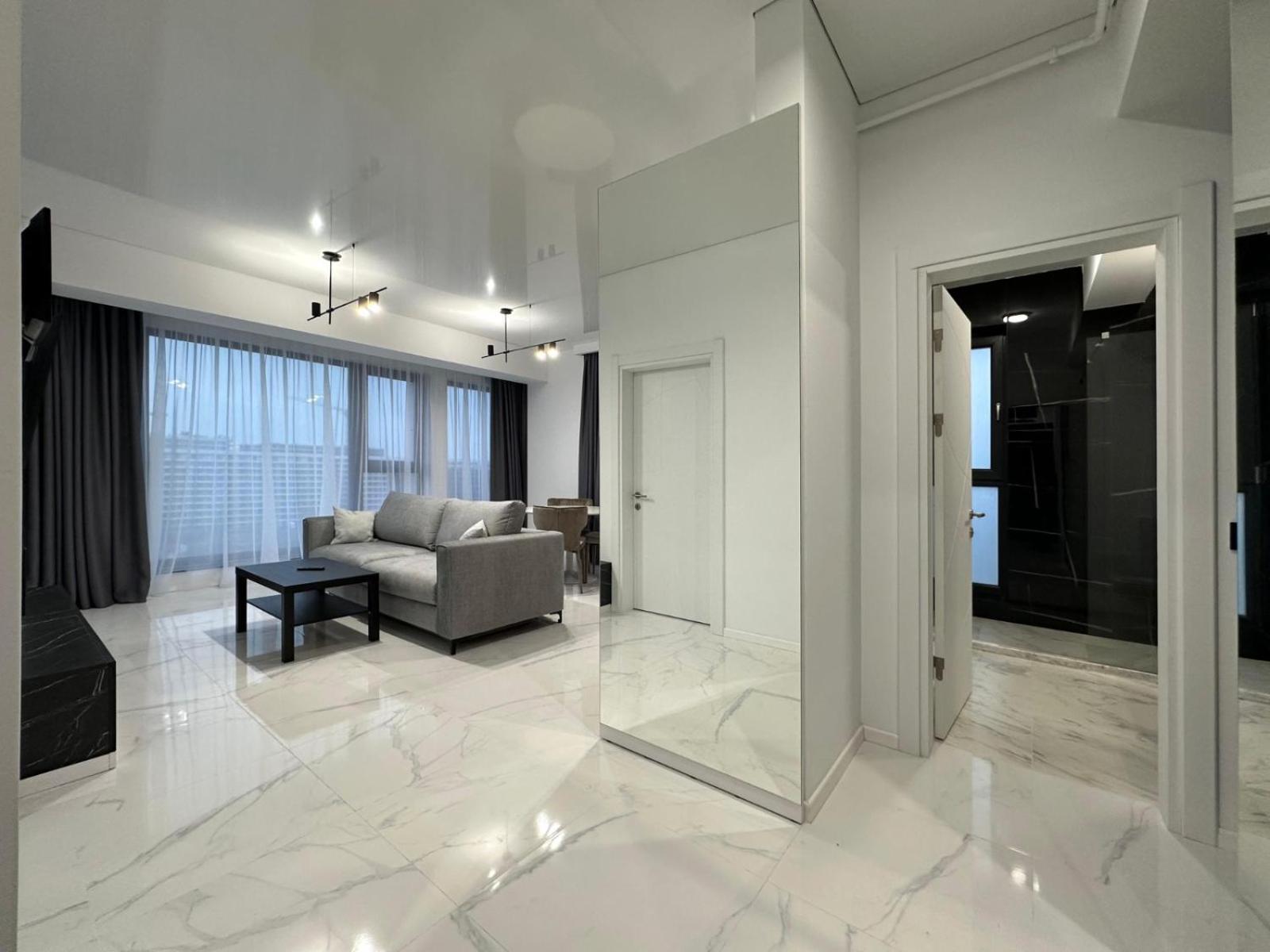 Koya Tower By The Lake Apartments Mamaia Exteriör bild