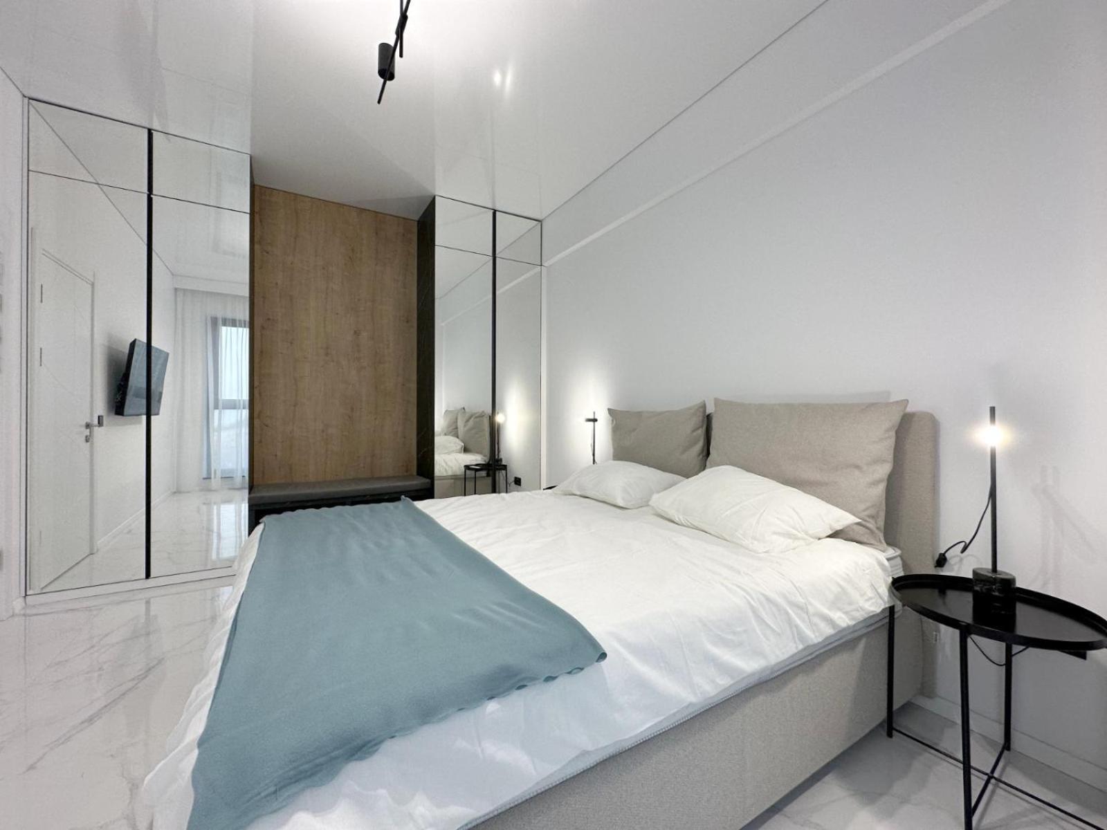 Koya Tower By The Lake Apartments Mamaia Exteriör bild