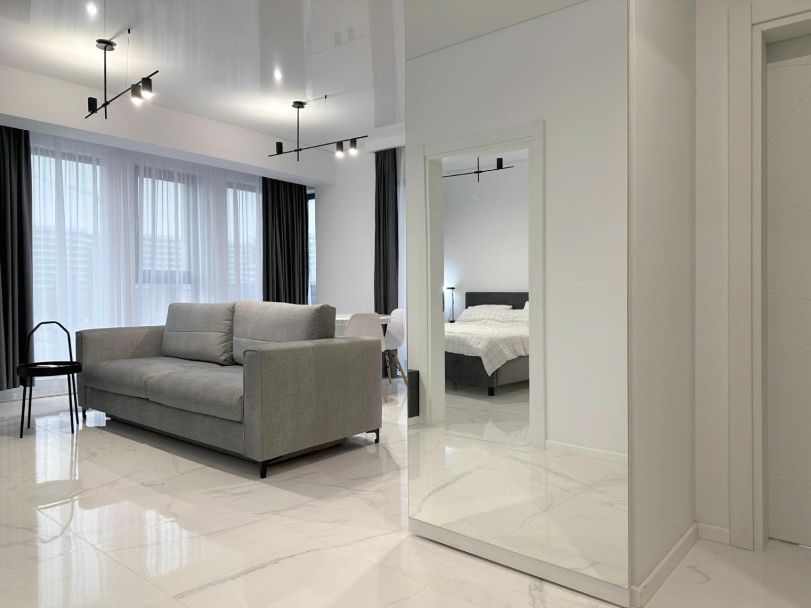 Koya Tower By The Lake Apartments Mamaia Exteriör bild