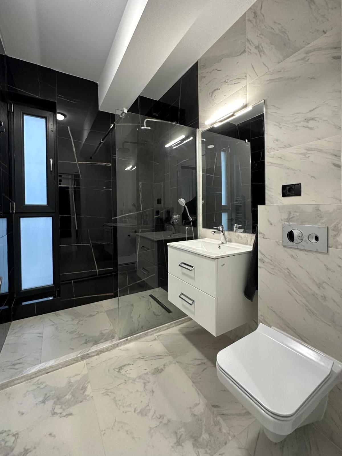 Koya Tower By The Lake Apartments Mamaia Exteriör bild