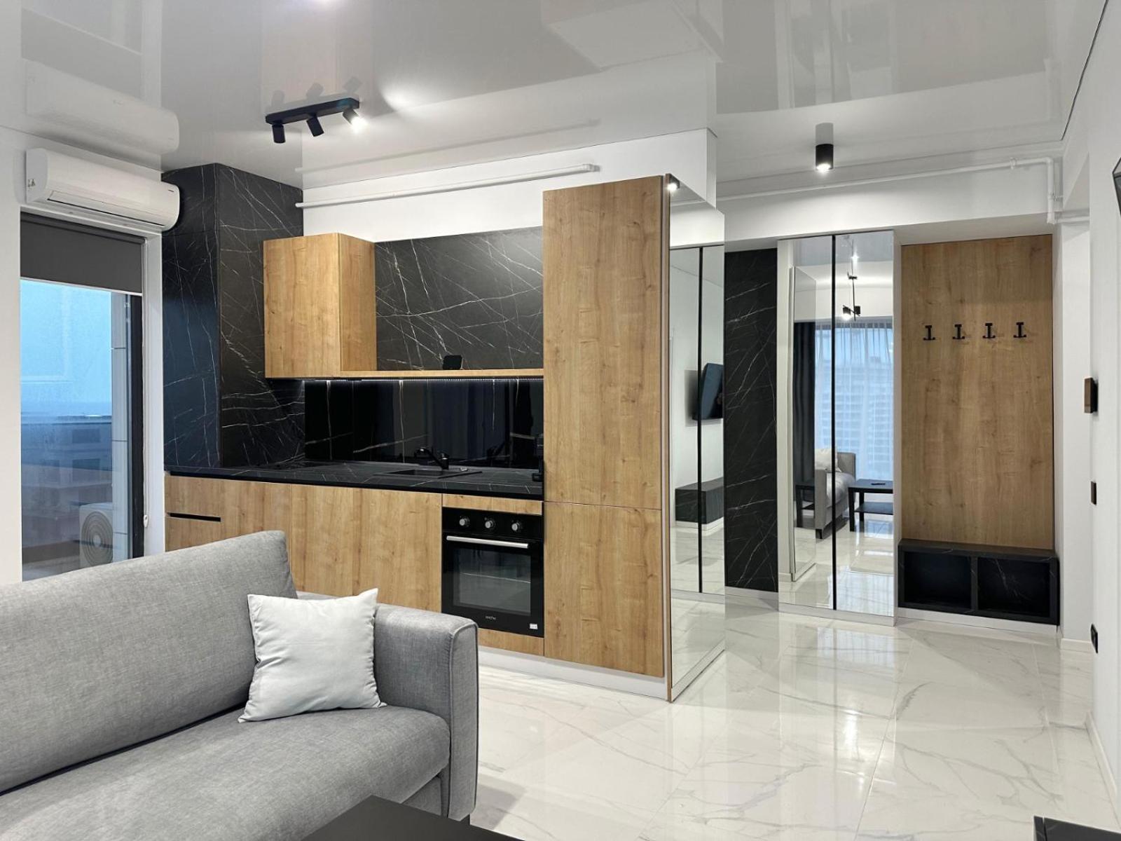 Koya Tower By The Lake Apartments Mamaia Exteriör bild
