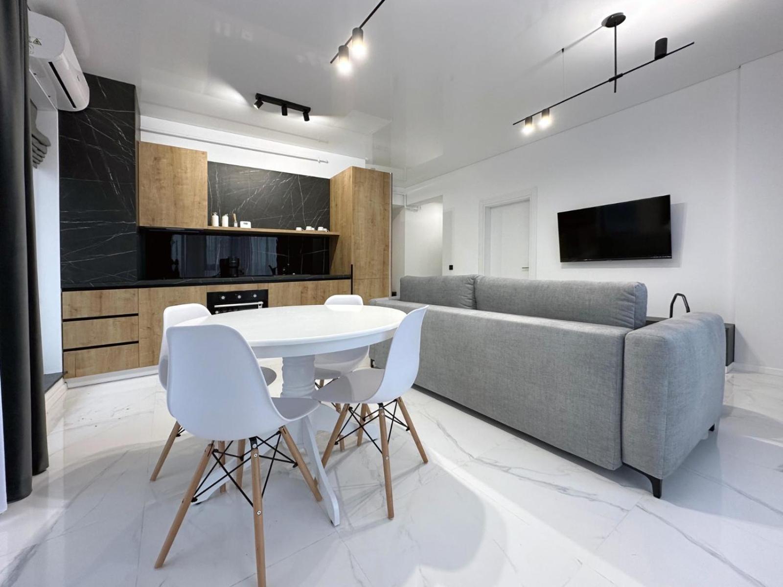 Koya Tower By The Lake Apartments Mamaia Exteriör bild