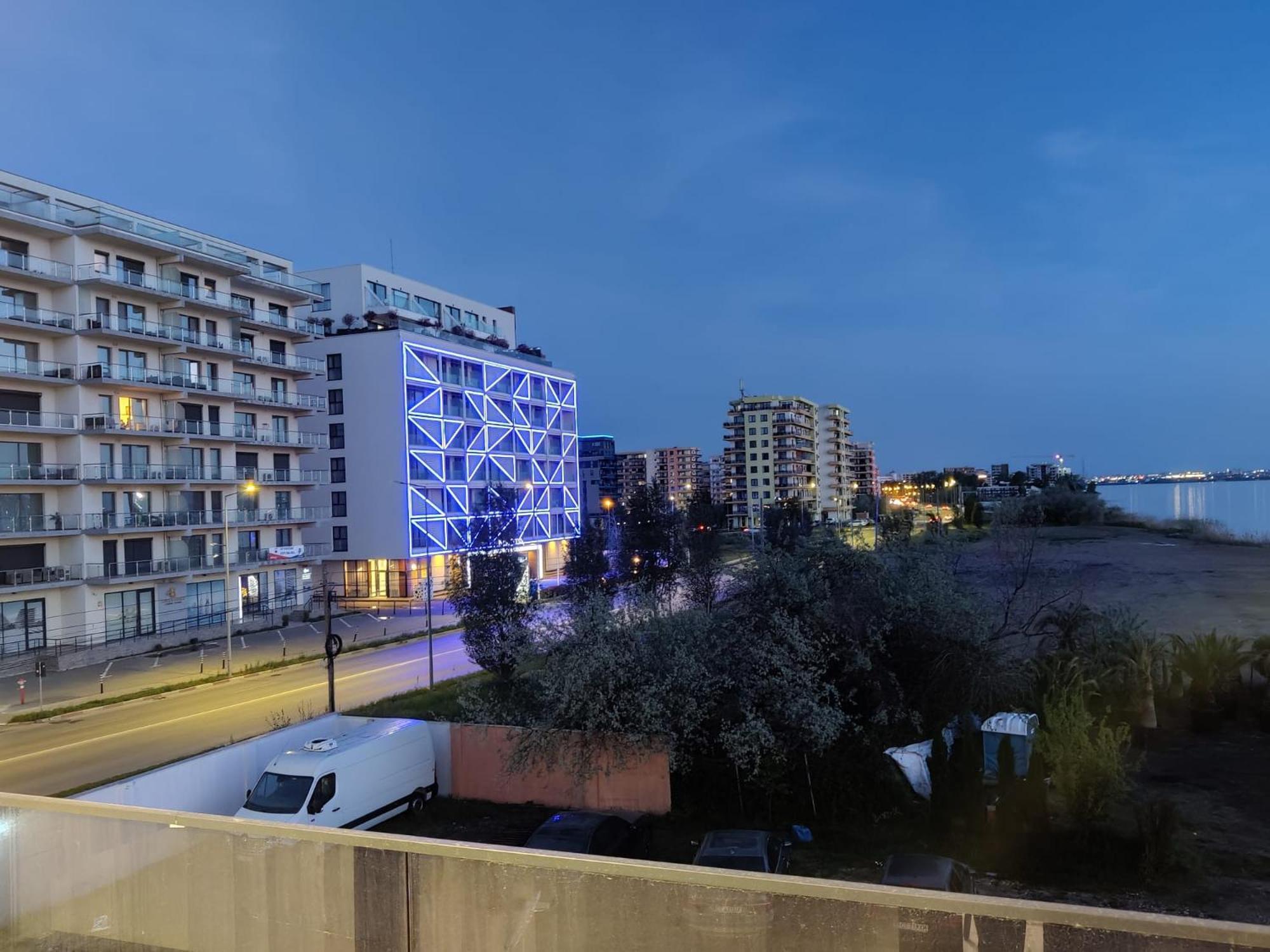 Koya Tower By The Lake Apartments Mamaia Exteriör bild